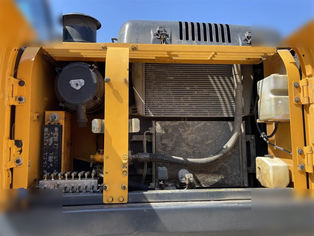 Escavadora de rastos HYUNDAI ROBEX 220 LC-9S: foto 7 Escavadora de rastos HYUNDAI ROBEX 220 LC-9S: foto 7