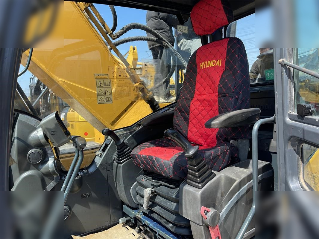 Escavadora de rastos HYUNDAI ROBEX 220 LC-9S: foto 6 Escavadora de rastos HYUNDAI ROBEX 220 LC-9S: foto 6