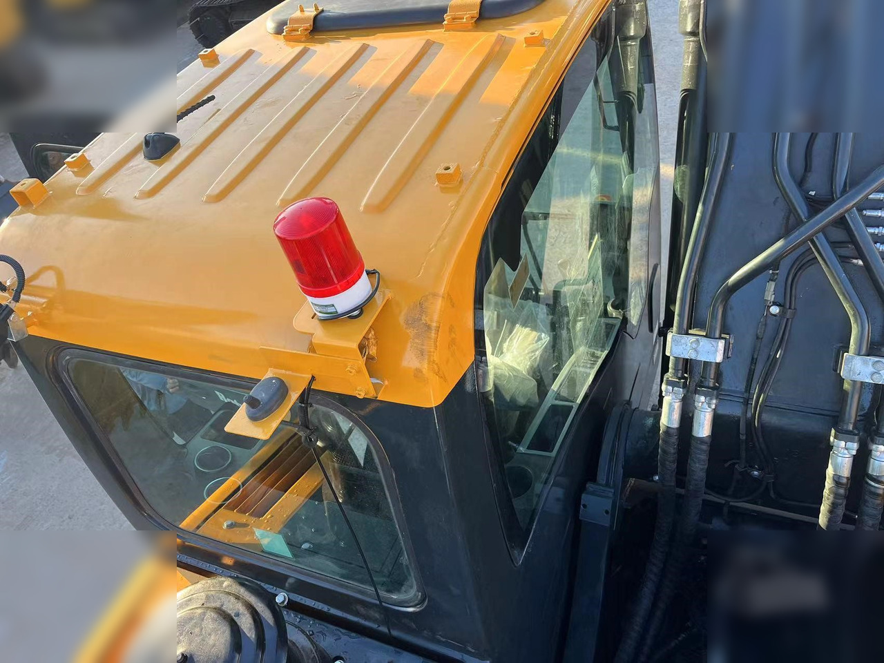Escavadora de rastos HYUNDAI ROBEX 220 LC-9S: foto 6