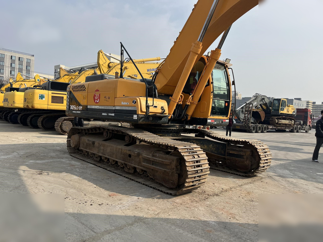 HYUNDAI ROBEX 305 LC-9T - Escavadora de rastos: foto 4 HYUNDAI ROBEX 305 LC-9T - Escavadora de rastos: foto 4