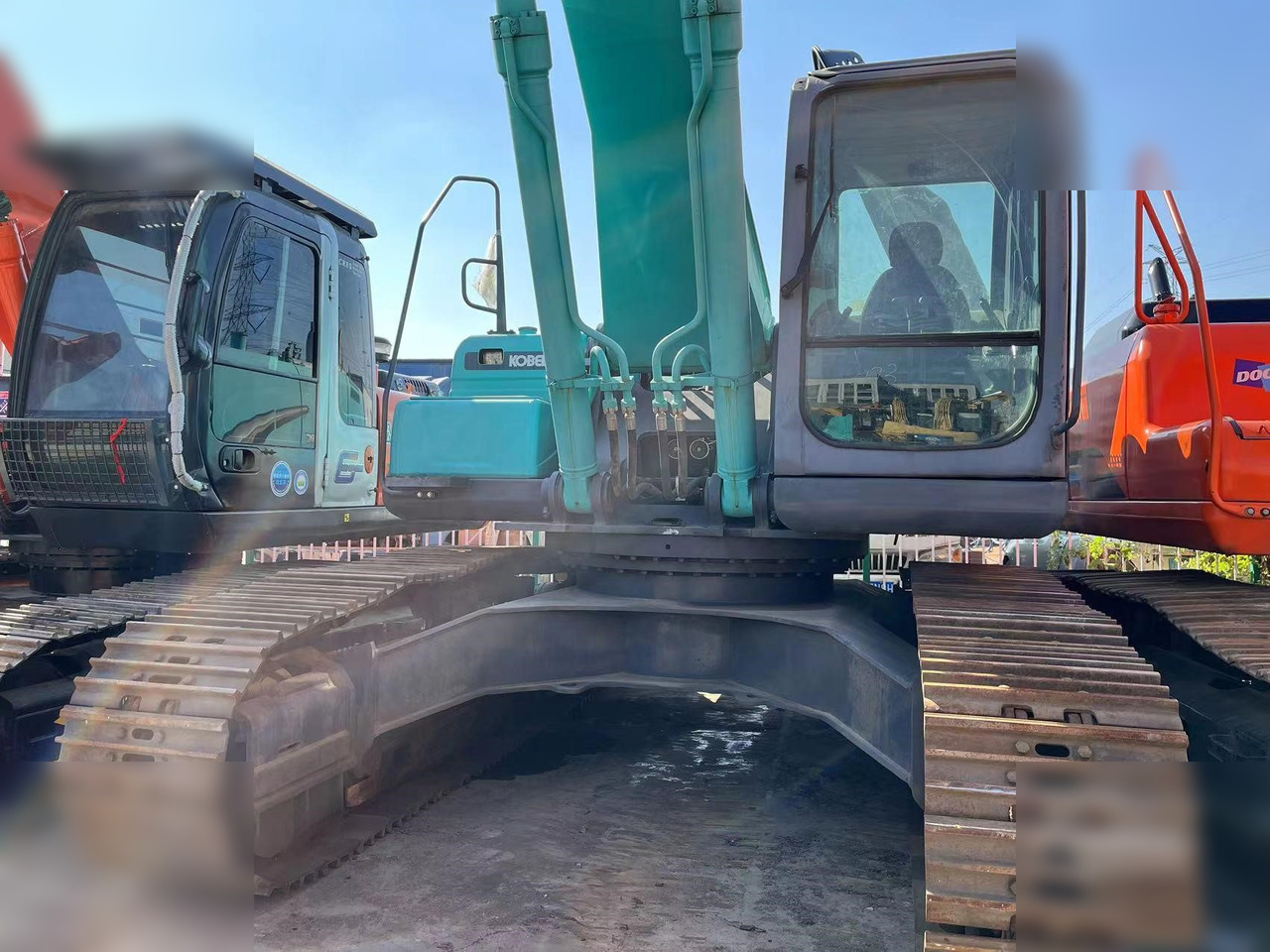 KOBELCO SK350D - Escavadora de rastos: foto 2 KOBELCO SK350D - Escavadora de rastos: foto 2