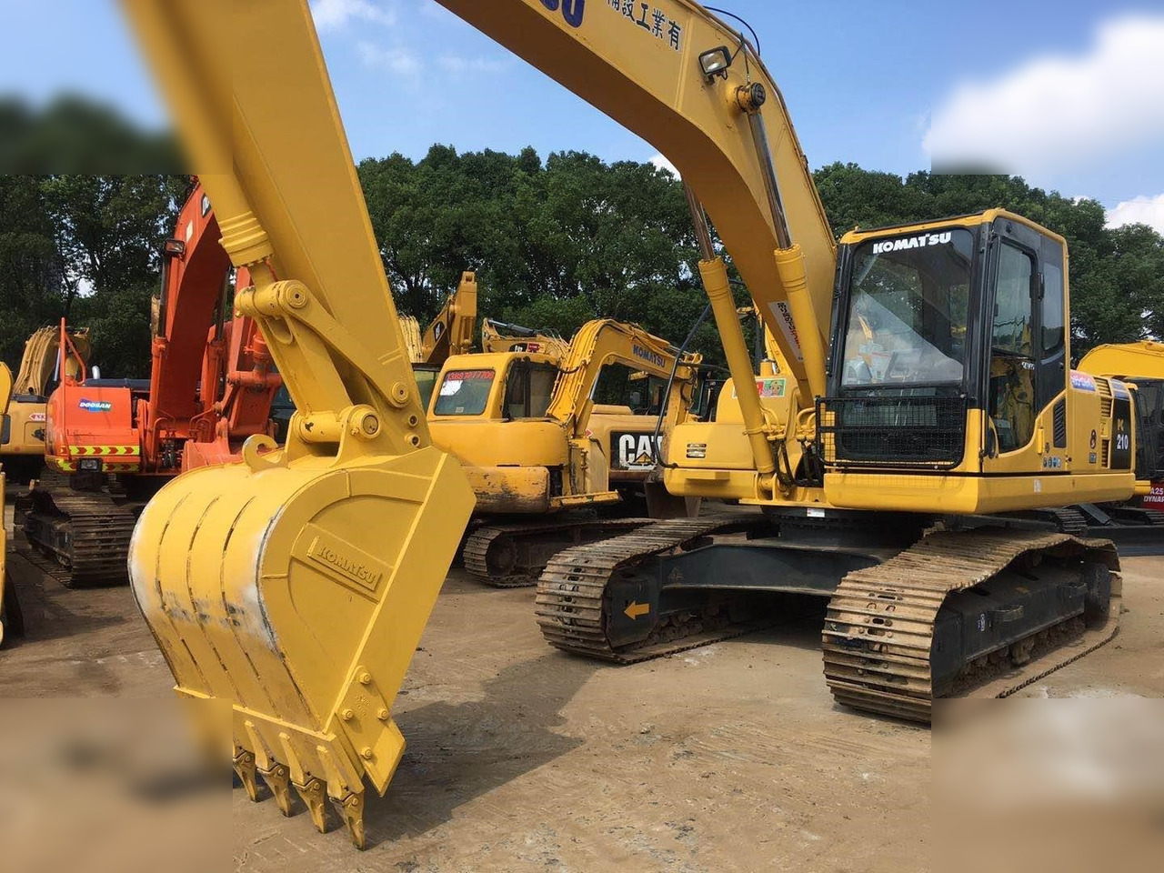 KOMATSU PC210-8N1 - Escavadora de rastos: foto 1 KOMATSU PC210-8N1 - Escavadora de rastos: foto 1