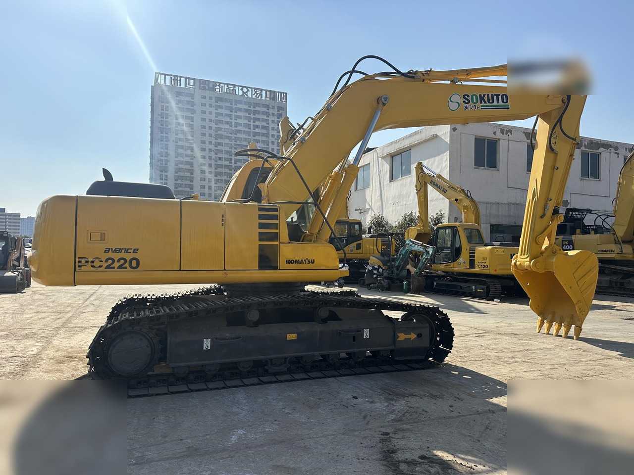 KOMATSU PC220-6 - Escavadora de rastos: foto 4 KOMATSU PC220-6 - Escavadora de rastos: foto 4