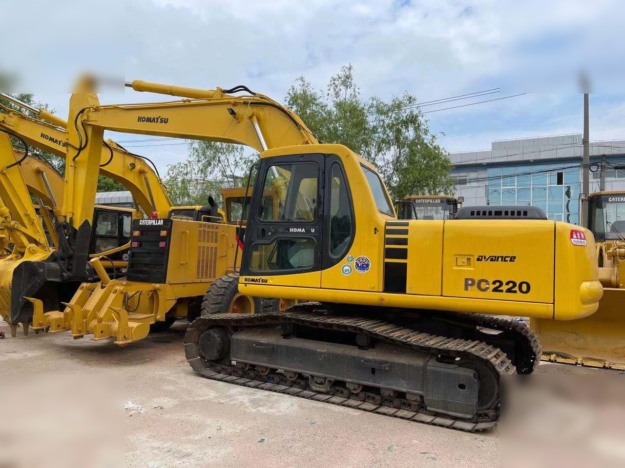 KOMATSU PC220-6 - Escavadora de rastos: foto 1 KOMATSU PC220-6 - Escavadora de rastos: foto 1