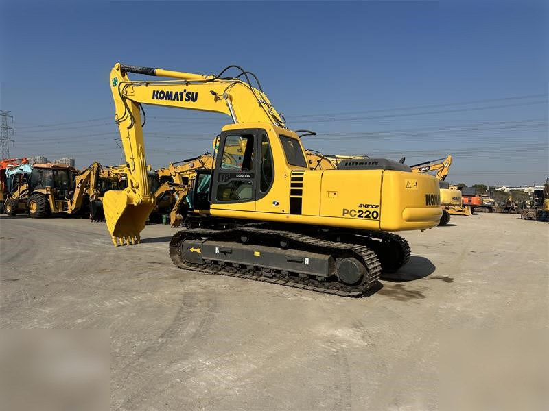 KOMATSU PC220-6 - Escavadora de rastos: foto 1 KOMATSU PC220-6 - Escavadora de rastos: foto 1