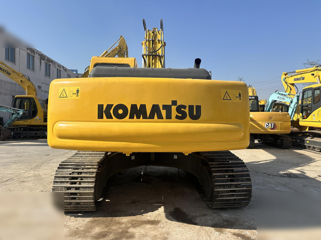 KOMATSU PC220-6 - Escavadora de rastos: foto 2 KOMATSU PC220-6 - Escavadora de rastos: foto 2