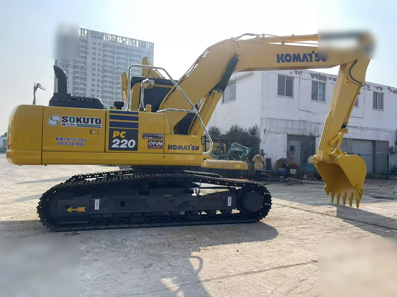 KOMATSU PC220-8 - Escavadora de rastos: foto 4 KOMATSU PC220-8 - Escavadora de rastos: foto 4