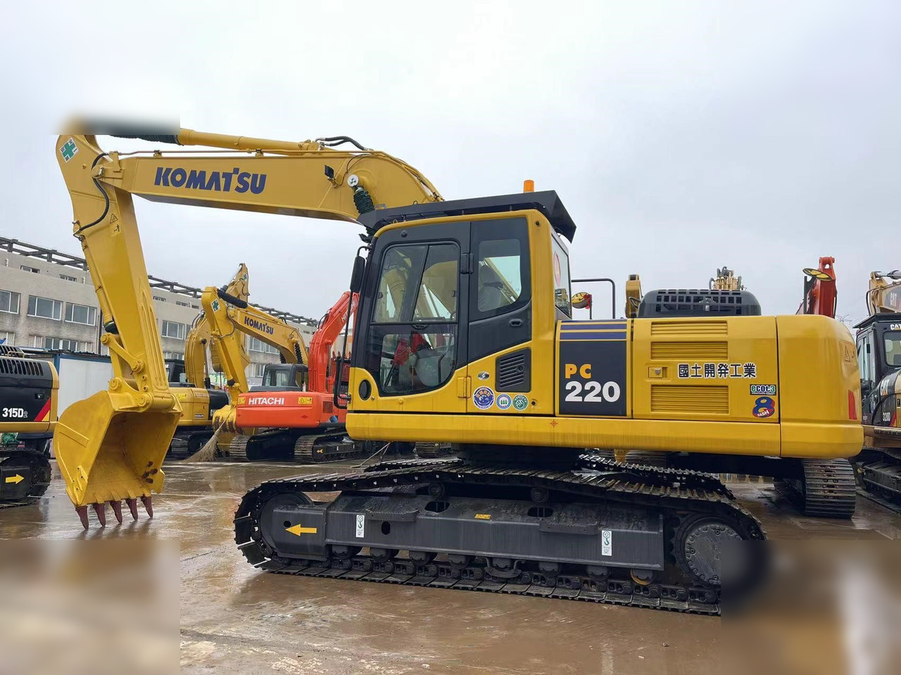 KOMATSU PC220-8 - Escavadora de rastos: foto 2 KOMATSU PC220-8 - Escavadora de rastos: foto 2