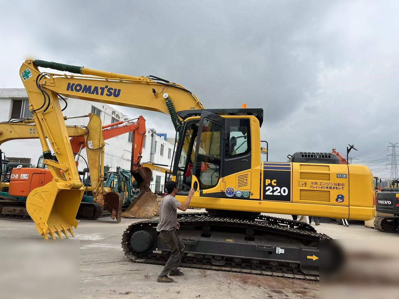 KOMATSU PC220-8 - Escavadora de rastos: foto 2 KOMATSU PC220-8 - Escavadora de rastos: foto 2