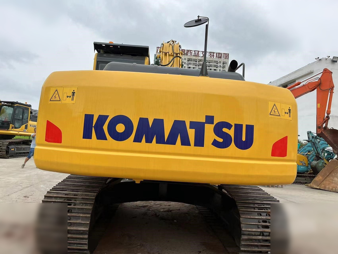 KOMATSU PC220-8 - Escavadora de rastos: foto 4 KOMATSU PC220-8 - Escavadora de rastos: foto 4