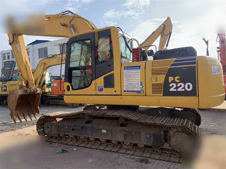 KOMATSU PC220-8N1 - Escavadora de rastos: foto 5 KOMATSU PC220-8N1 - Escavadora de rastos: foto 5