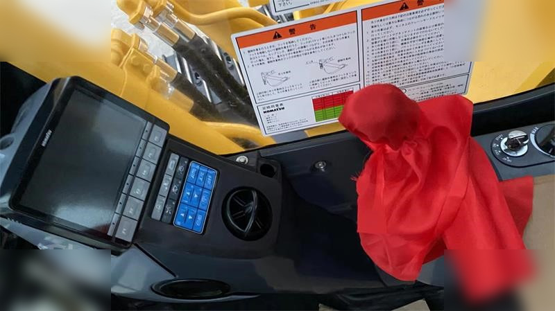 Escavadora de rastos KOMATSU PC300-8M0: foto 13