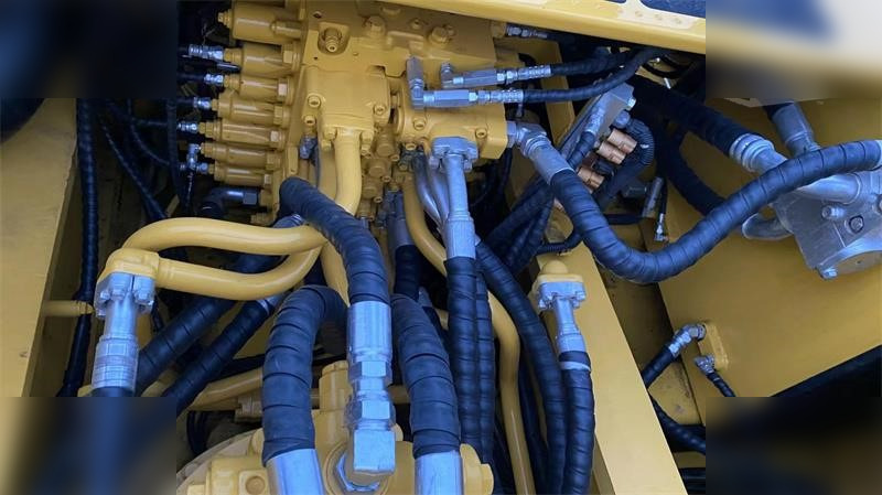 Escavadora de rastos KOMATSU PC300-8M0: foto 9