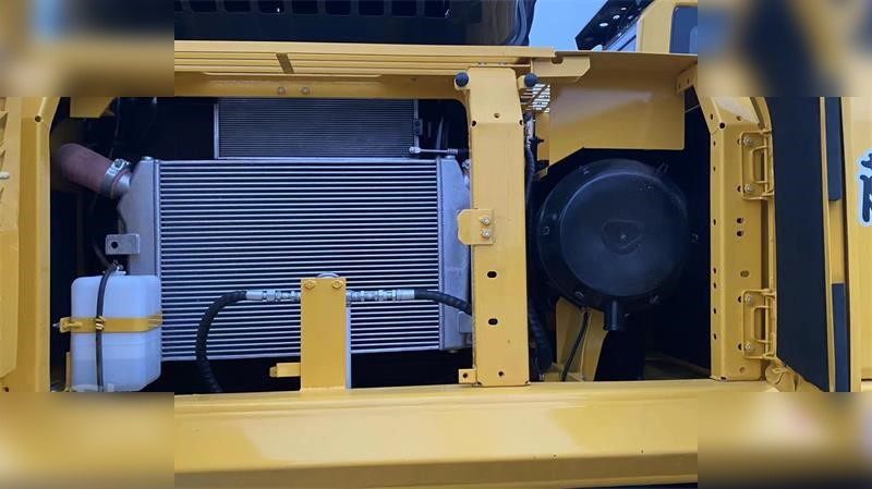 Escavadora de rastos KOMATSU PC300-8M0: foto 7