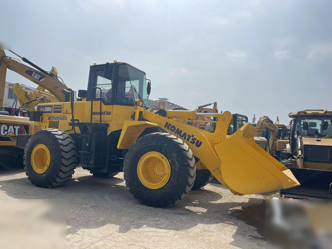KOMATSU WA380-3 - Pá carregadora de rodas: foto 4 KOMATSU WA380-3 - Pá carregadora de rodas: foto 4