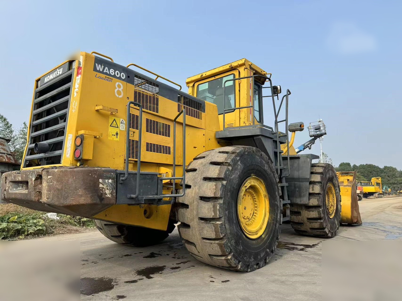 KOMATSU WA600-3 - Pá carregadora de rodas: foto 4 KOMATSU WA600-3 - Pá carregadora de rodas: foto 4
