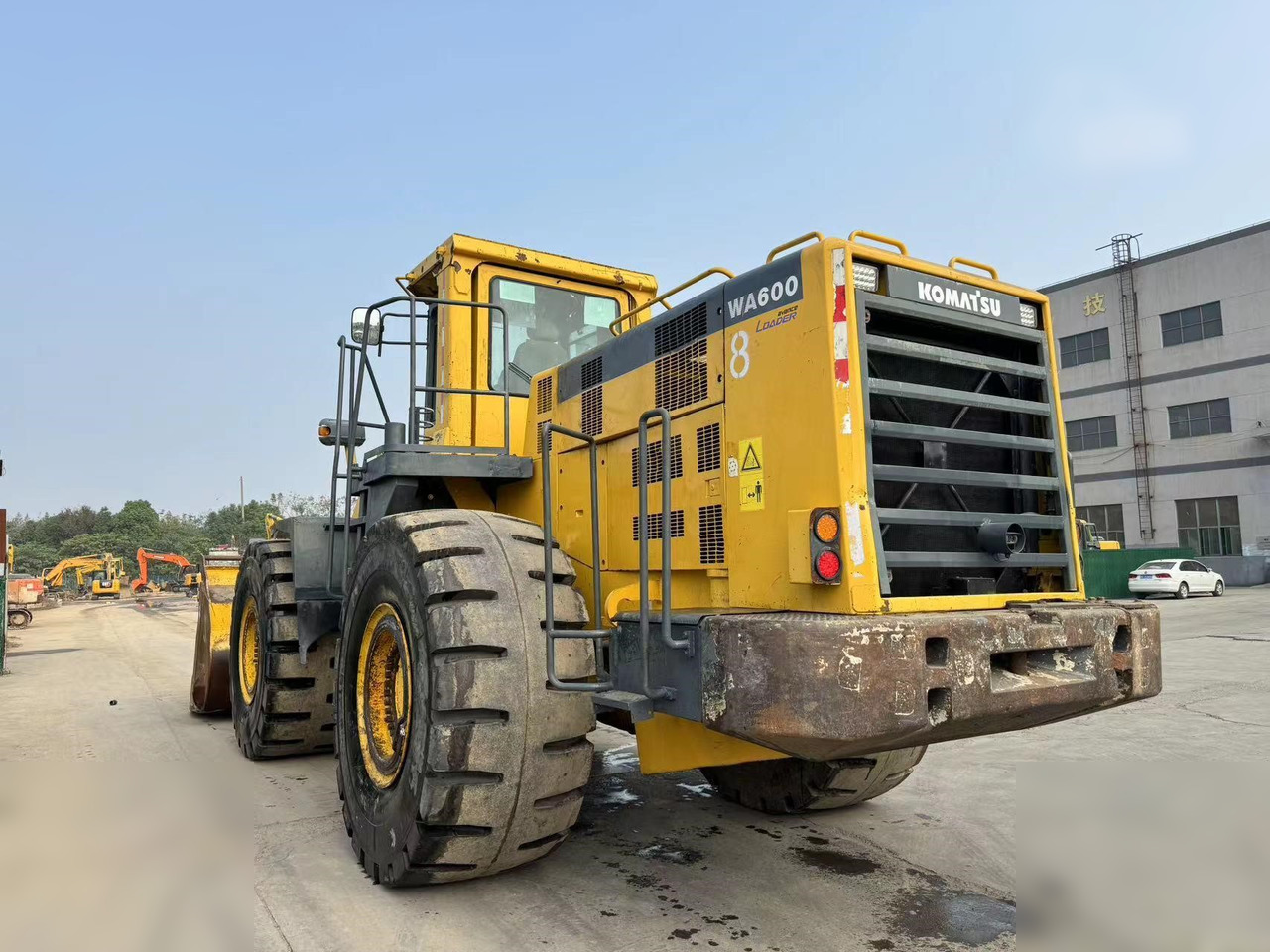 KOMATSU WA600-3 - Pá carregadora de rodas: foto 3 KOMATSU WA600-3 - Pá carregadora de rodas: foto 3