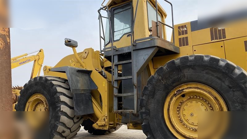 KOMATSU WA600-3 - Pá carregadora de rodas: foto 4 KOMATSU WA600-3 - Pá carregadora de rodas: foto 4