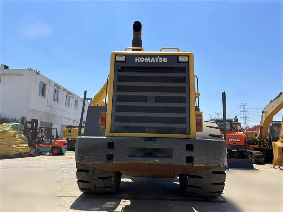 KOMATSU WA600-3 - Pá carregadora de rodas: foto 3 KOMATSU WA600-3 - Pá carregadora de rodas: foto 3