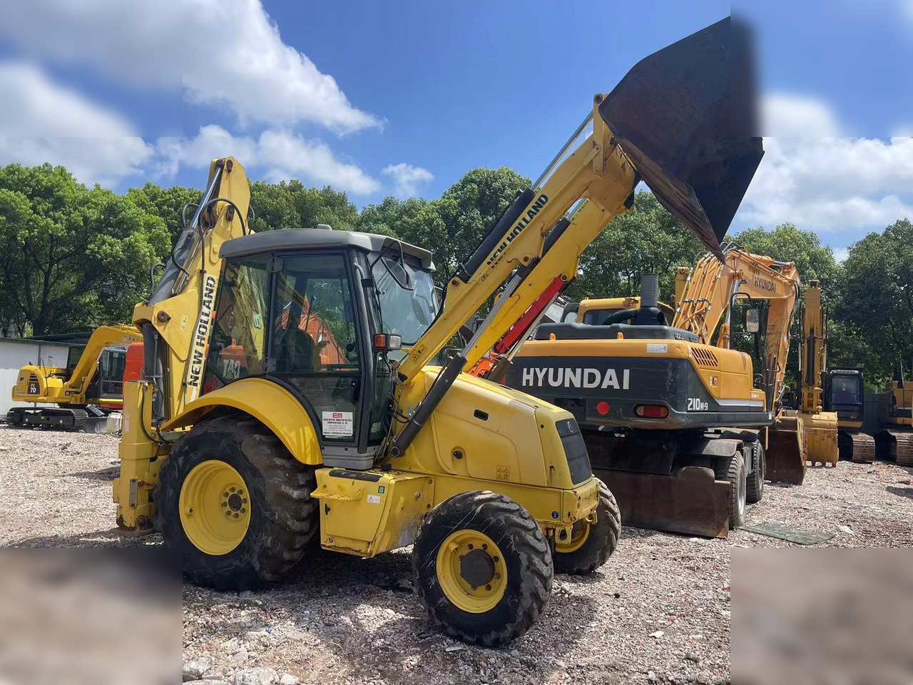 NEW HOLLAND LB95B-4PT - Retroescavadeira: foto 1 NEW HOLLAND LB95B-4PT - Retroescavadeira: foto 1