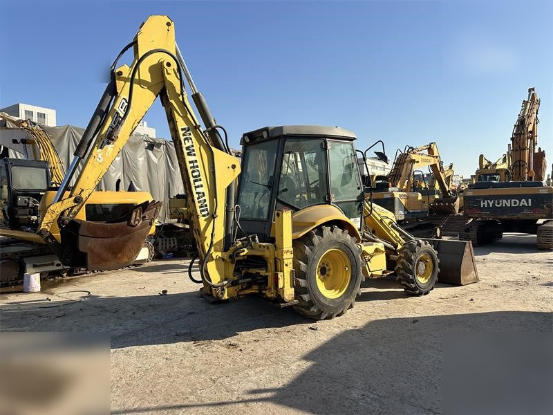 NEW HOLLAND LB95B-4PT - Retroescavadeira: foto 1 NEW HOLLAND LB95B-4PT - Retroescavadeira: foto 1