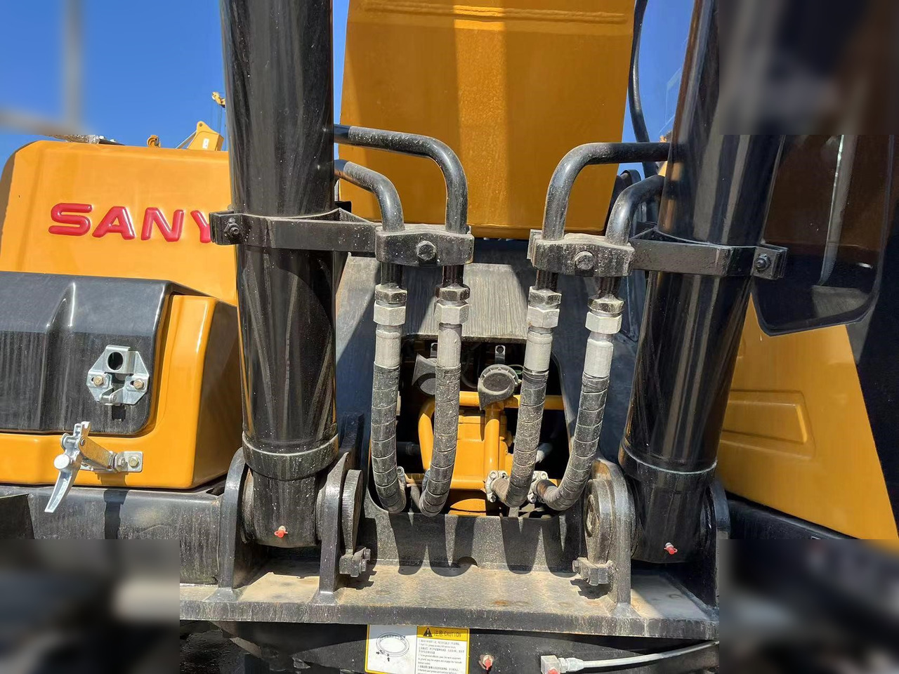 SANY SY215C - Escavadora de rastos: foto 5 SANY SY215C - Escavadora de rastos: foto 5