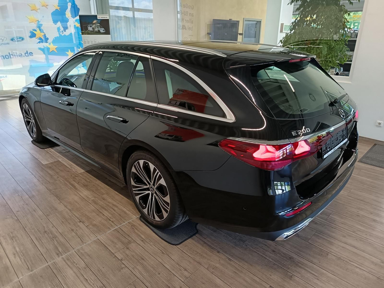 Mercedes-Benz E 200 Avantgarde Advanced*PSD*LED*NAVI*ACC* - Carrinha: foto 4 Mercedes-Benz E 200 Avantgarde Advanced*PSD*LED*NAVI*ACC* - Carrinha: foto 4