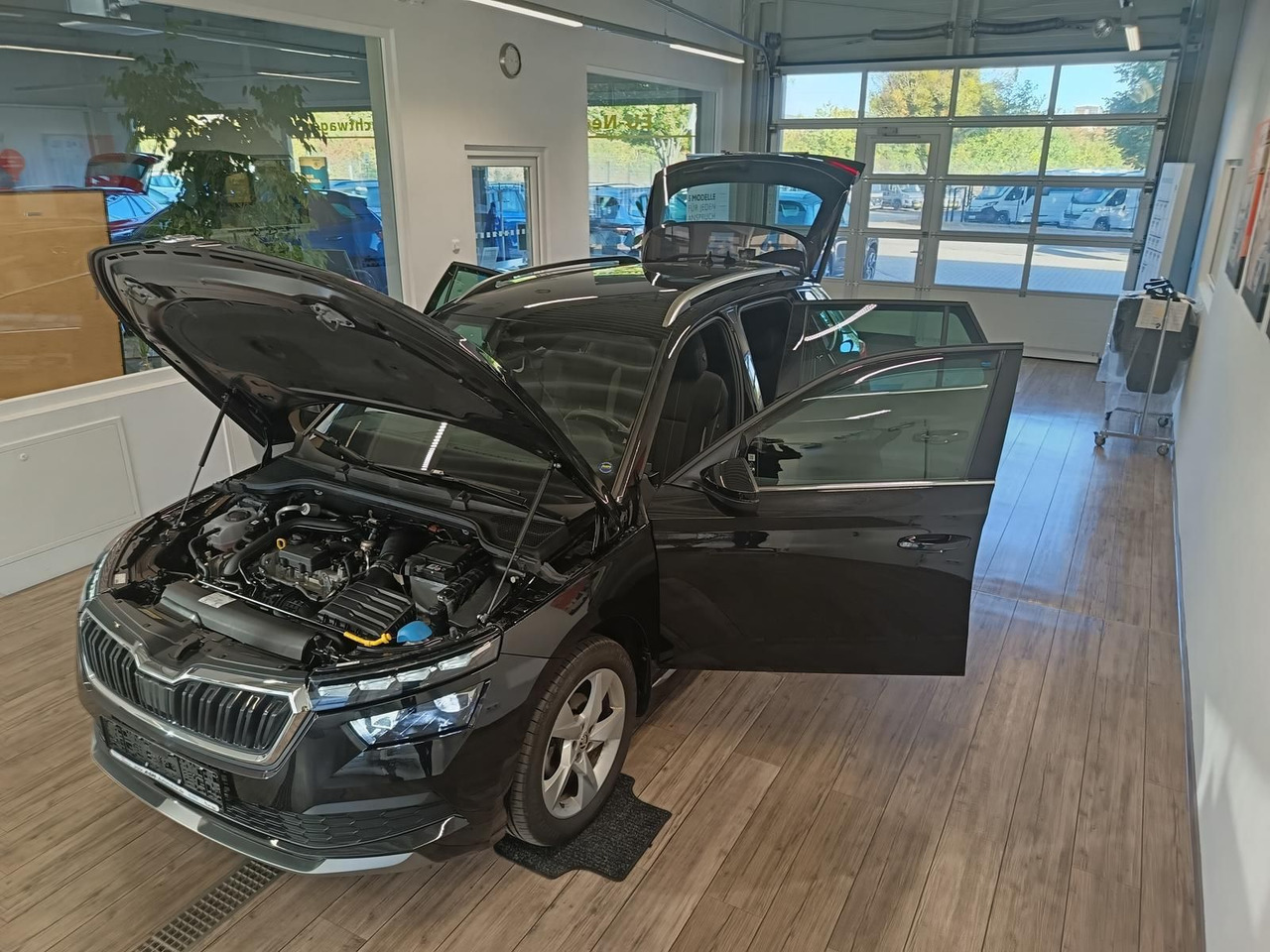 Skoda Kamiq Style 1,0 TSI DSG*AHK*LED*PDC*DAB*TEMP*SHZ - SUV: foto 2 Skoda Kamiq Style 1,0 TSI DSG*AHK*LED*PDC*DAB*TEMP*SHZ - SUV: foto 2