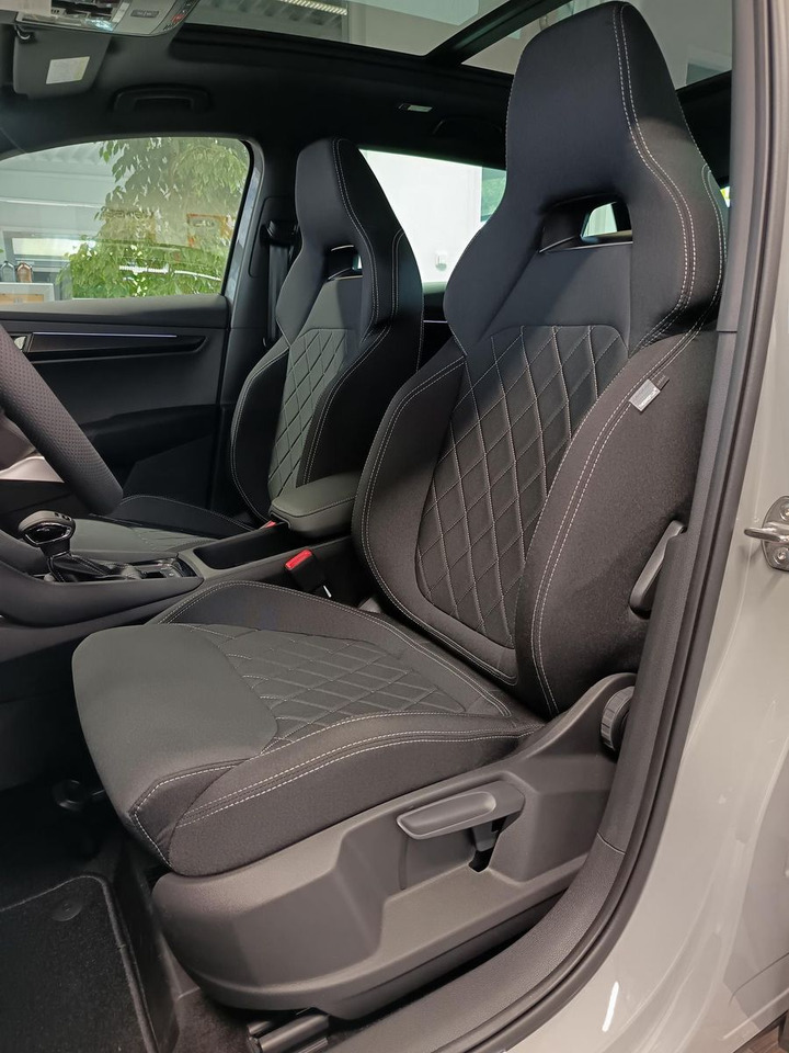 SUV Skoda Karoq Sportline 2,0 TDI DSG 4x4*AHK*PSD*STD.HZG*: foto 19 SUV Skoda Karoq Sportline 2,0 TDI DSG 4x4*AHK*PSD*STD.HZG*: foto 19