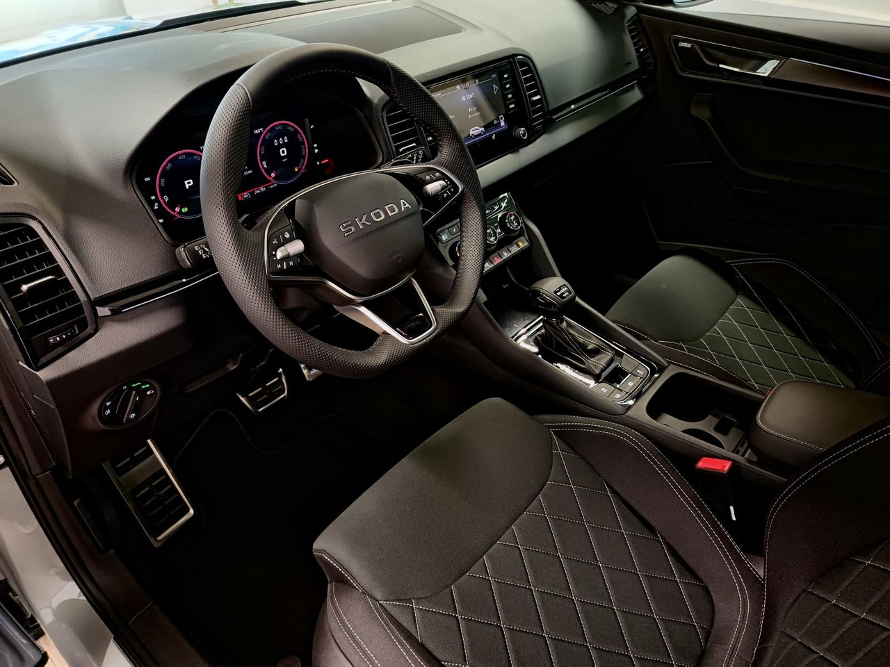 SUV Skoda Karoq Sportline 2,0 TDI DSG 4x4*AHK*PSD*STD.HZG*: foto 23 SUV Skoda Karoq Sportline 2,0 TDI DSG 4x4*AHK*PSD*STD.HZG*: foto 23