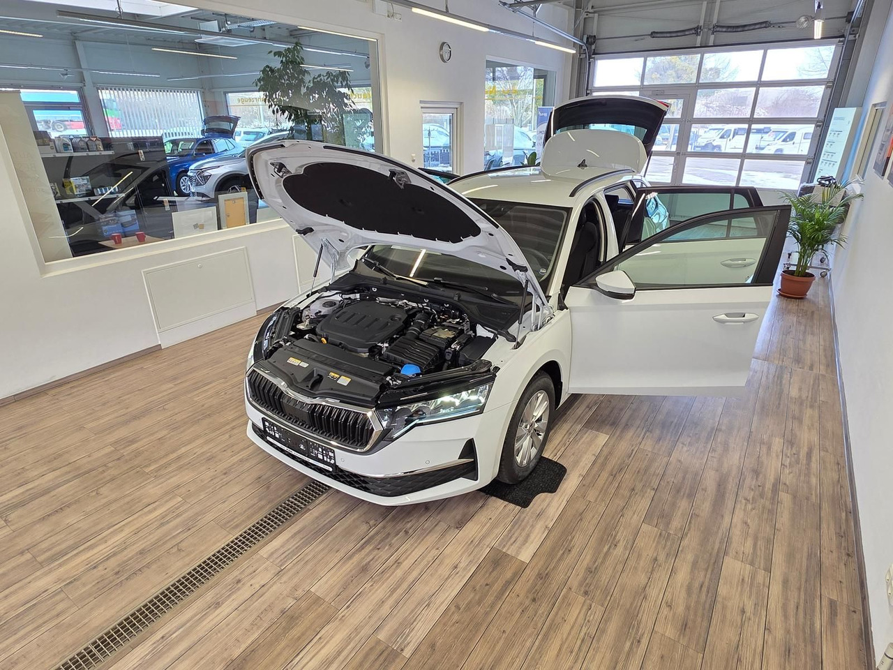 Skoda Octavia Combi Selection DSG*AHK*WINTERPAKET*LED - Carrinha: foto 2 Skoda Octavia Combi Selection DSG*AHK*WINTERPAKET*LED - Carrinha: foto 2
