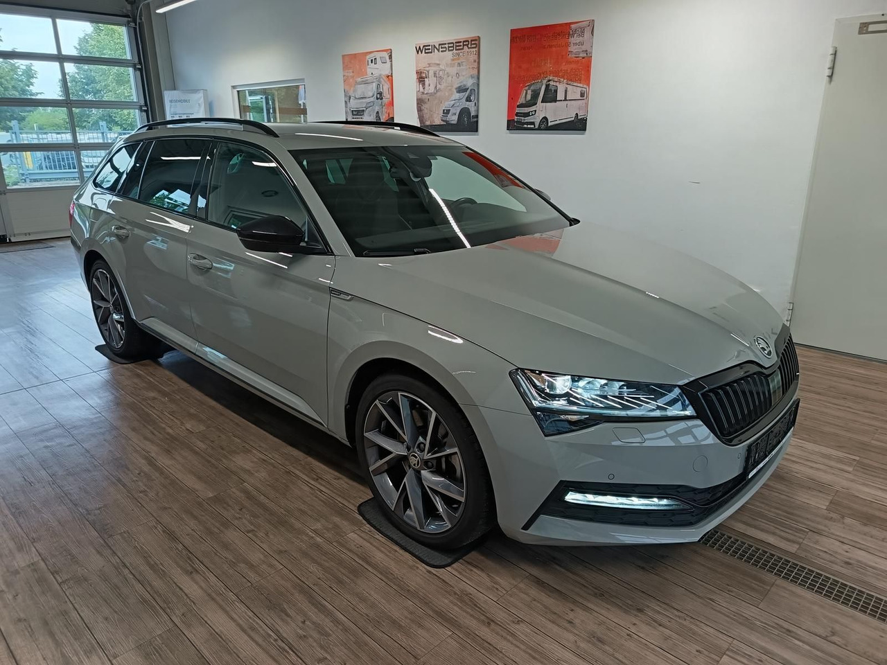Skoda Superb Combi Sportline 2.0TSI DSG4x4*AHK*DCC*ACC - Automóvel: foto 3 Skoda Superb Combi Sportline 2.0TSI DSG4x4*AHK*DCC*ACC - Automóvel: foto 3