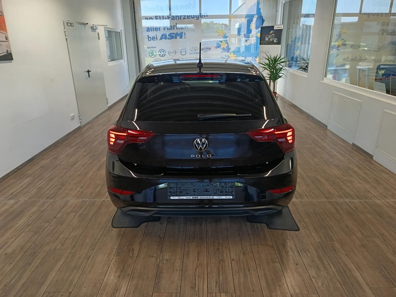 Volkswagen Polo Life 1.0 TSI 70kW DSG*LED*ACC*R-KAM*DAB*PDC - Automóvel: foto 5 Volkswagen Polo Life 1.0 TSI 70kW DSG*LED*ACC*R-KAM*DAB*PDC - Automóvel: foto 5