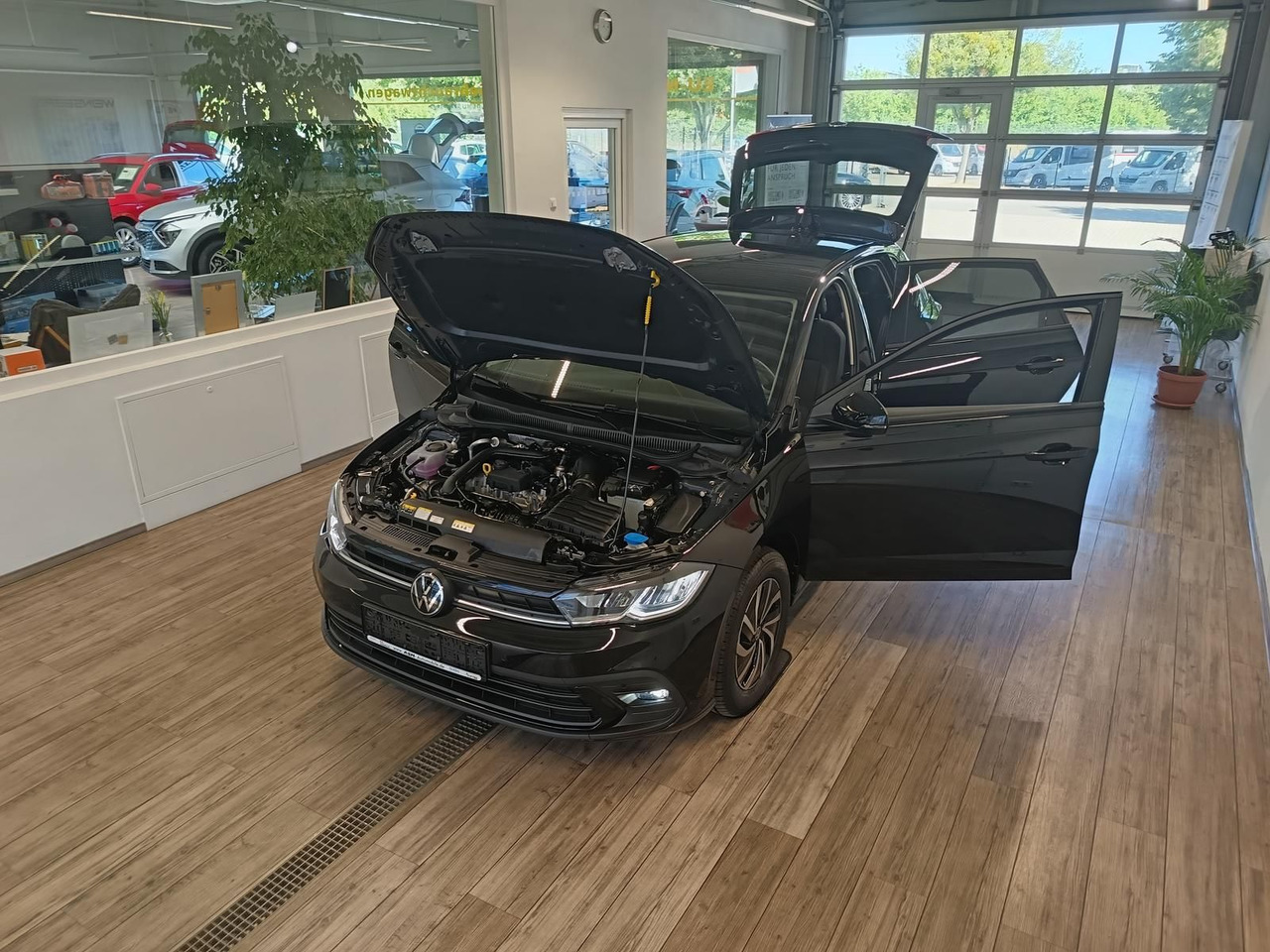 Volkswagen Polo Life 1.0 TSI 70kW DSG*LED*ACC*R-KAM*DAB*PDC - Automóvel: foto 2 Volkswagen Polo Life 1.0 TSI 70kW DSG*LED*ACC*R-KAM*DAB*PDC - Automóvel: foto 2