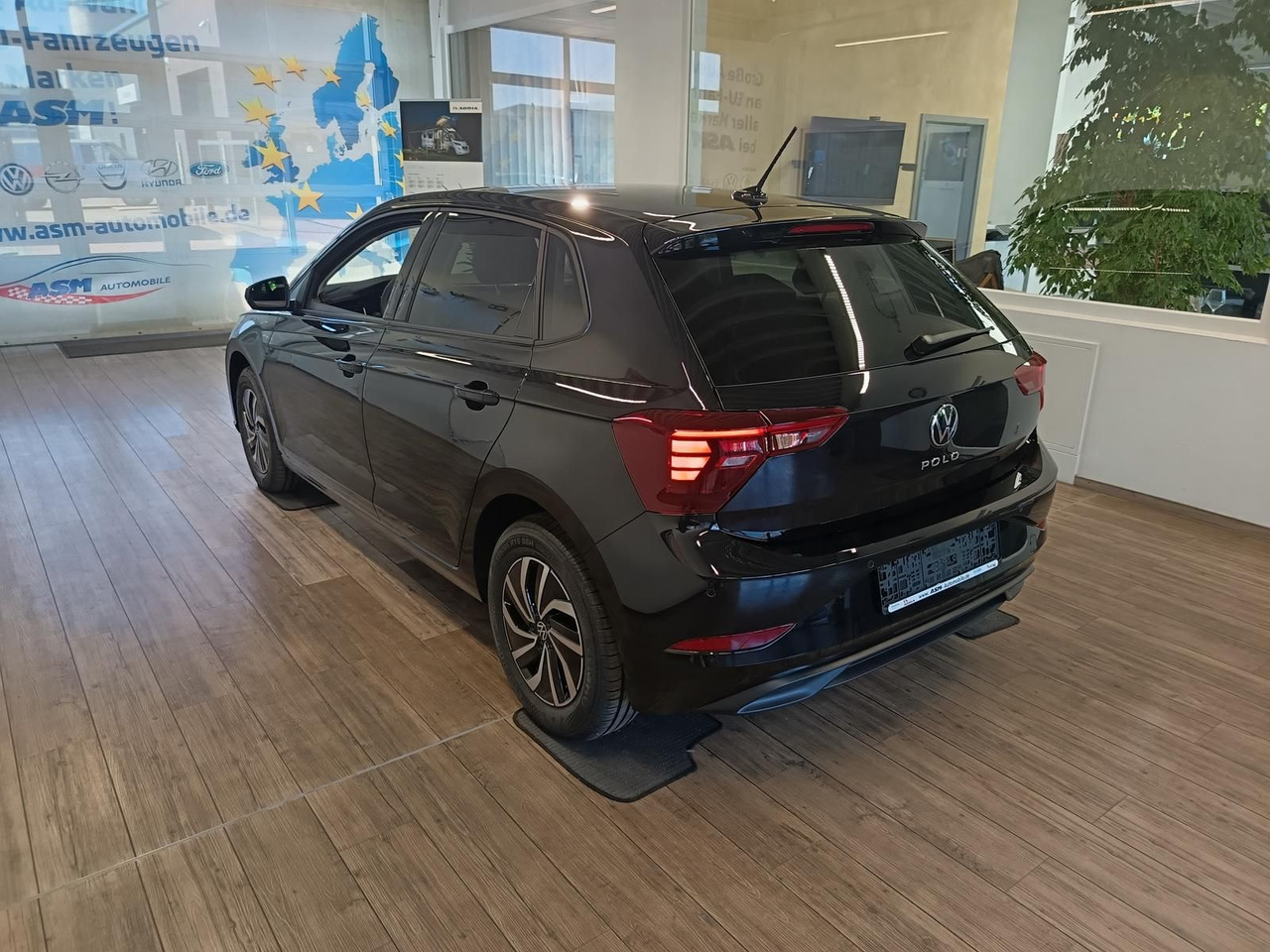 Volkswagen Polo Life 1.0 TSI 70kW DSG*LED*ACC*R-KAM*DAB*PDC - Automóvel: foto 4 Volkswagen Polo Life 1.0 TSI 70kW DSG*LED*ACC*R-KAM*DAB*PDC - Automóvel: foto 4