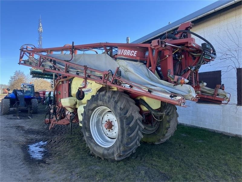 Hardi COMMANDER 4200 TWIN 28 m - Pulverizador de arrastar: foto 2 Hardi COMMANDER 4200 TWIN 28 m - Pulverizador de arrastar: foto 2