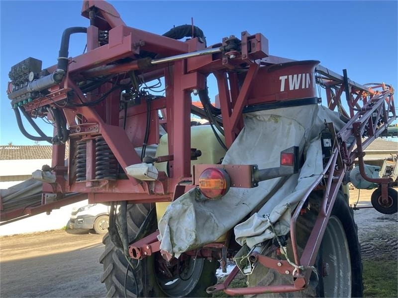 Hardi COMMANDER 4200 TWIN 28 m - Pulverizador de arrastar: foto 3 Hardi COMMANDER 4200 TWIN 28 m - Pulverizador de arrastar: foto 3