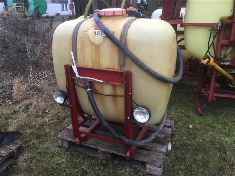 Hardi LHY 1000 / 16/361 Incl. fronttank - Pulverizador de arrastar: foto 5 Hardi LHY 1000 / 16/361 Incl. fronttank - Pulverizador de arrastar: foto 5