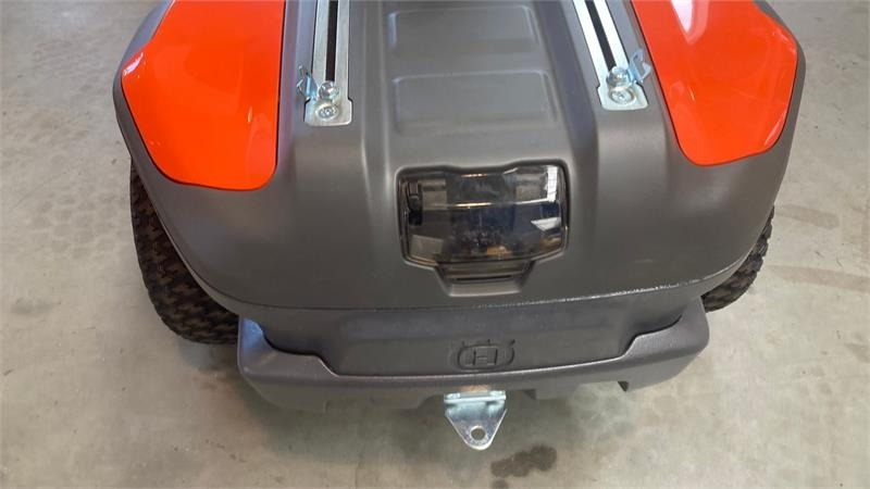 Husqvarna R200IX AWD Elektrisk - Cortador de grama: foto 5 Husqvarna R200IX AWD Elektrisk - Cortador de grama: foto 5