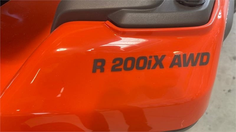 Leasing de Husqvarna R200IX AWD Elektrisk  Husqvarna R200IX AWD Elektrisk: foto 6