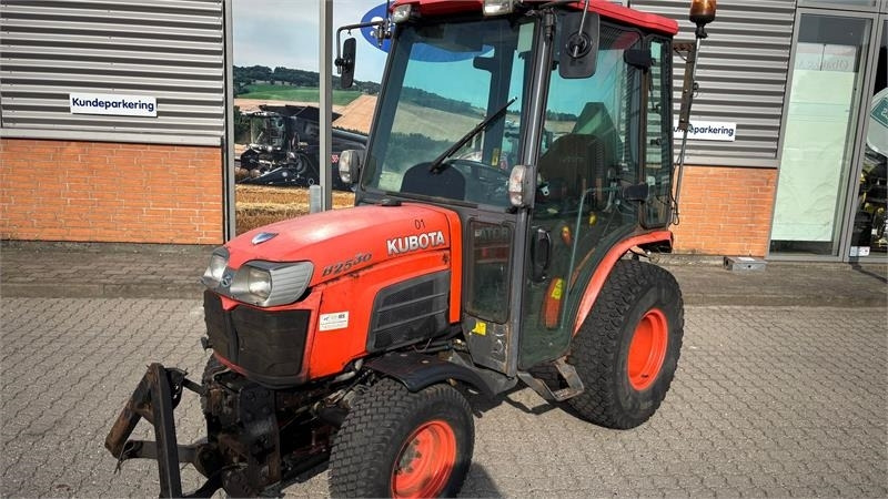 Kubota B2530 HST B2530 - Trator municipal: foto 1 Kubota B2530 HST B2530 - Trator municipal: foto 1