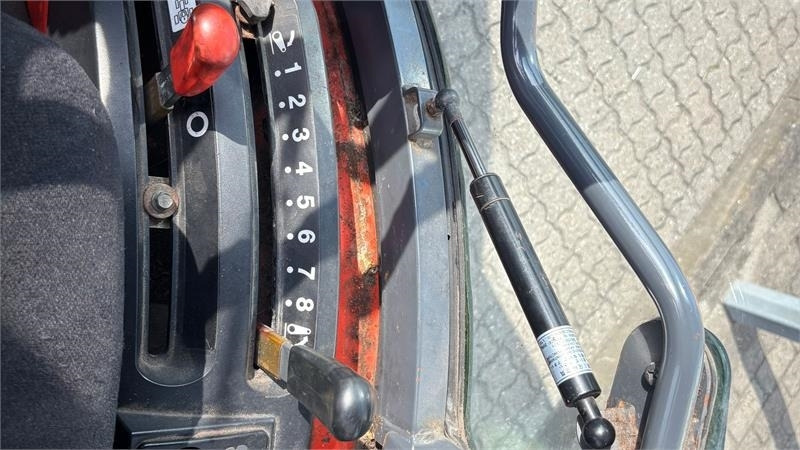 Kubota B2530 HST B2530 - Trator municipal: foto 4 Kubota B2530 HST B2530 - Trator municipal: foto 4