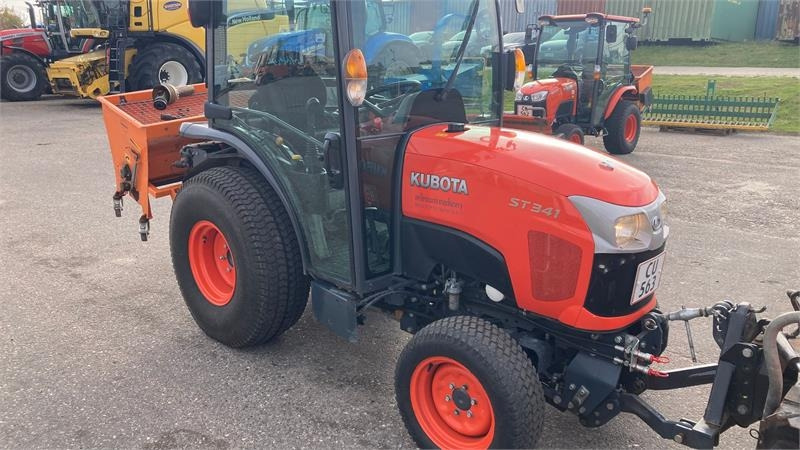 Kubota ST341 inkl. 150 cm kost og udlægger  - Trator municipal: foto 4 Kubota ST341 inkl. 150 cm kost og udlægger  - Trator municipal: foto 4
