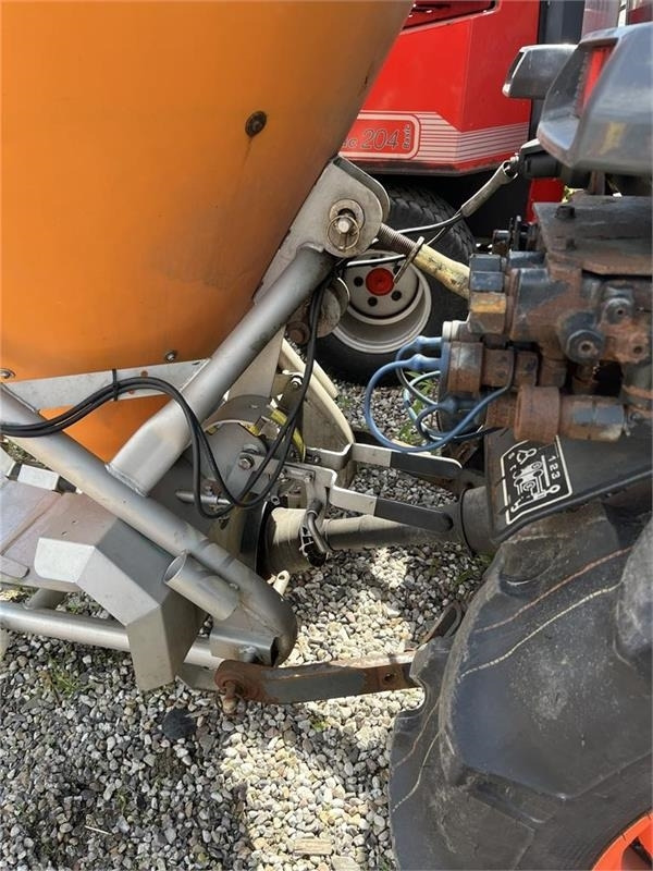 Kubota STW37 Kun 1144 timer STW37 - Trator municipal: foto 5 Kubota STW37 Kun 1144 timer STW37 - Trator municipal: foto 5