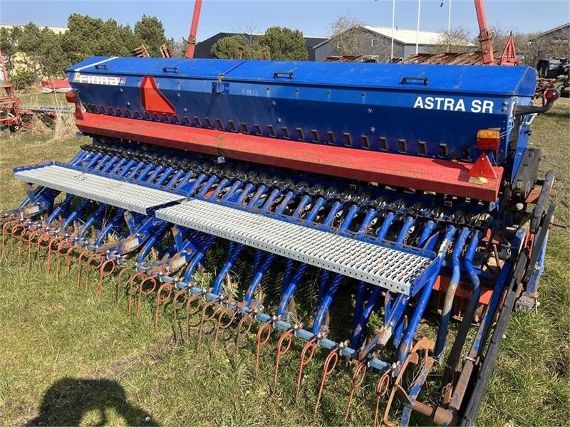 Kuhn HR 4002 Med Fiona Astra SR - Semeadora combinada: foto 3 Kuhn HR 4002 Med Fiona Astra SR - Semeadora combinada: foto 3
