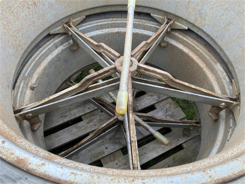 Molcon 16.9x38 5 armet bred  - Jantes e pneus por Máquina agrícola: foto 2 Molcon 16.9x38 5 armet bred  - Jantes e pneus por Máquina agrícola: foto 2