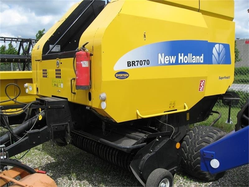 New Holland BR7070 med SUPER FEED - Enfardadeira de fardos redondos: foto 1 New Holland BR7070 med SUPER FEED - Enfardadeira de fardos redondos: foto 1