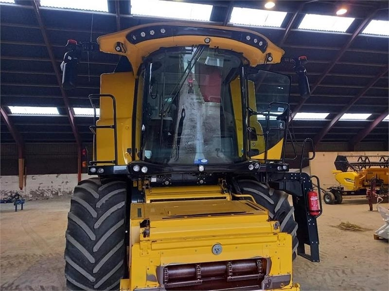 New Holland CR9.80 - Ceifeira debulhadora: foto 3 New Holland CR9.80 - Ceifeira debulhadora: foto 3