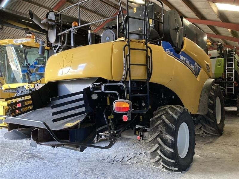 New Holland CR9090 35 fod VF bord og 4wd mm. - Ceifeira debulhadora: foto 3 New Holland CR9090 35 fod VF bord og 4wd mm. - Ceifeira debulhadora: foto 3