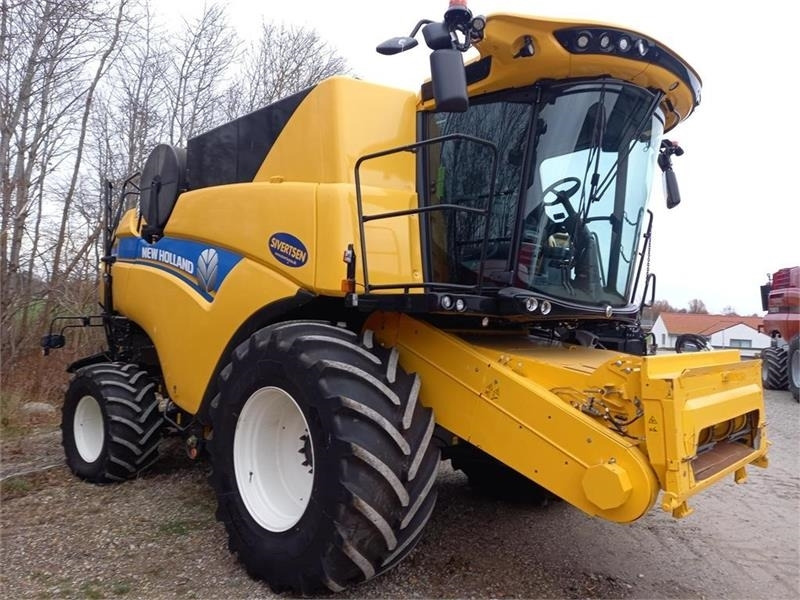 New Holland CX8.80 SLH med 25 fods Varifeed - Ceifeira debulhadora: foto 2 New Holland CX8.80 SLH med 25 fods Varifeed - Ceifeira debulhadora: foto 2